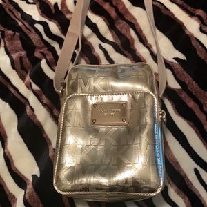 😍SOLD Auth Micheal Kors body bag very nice